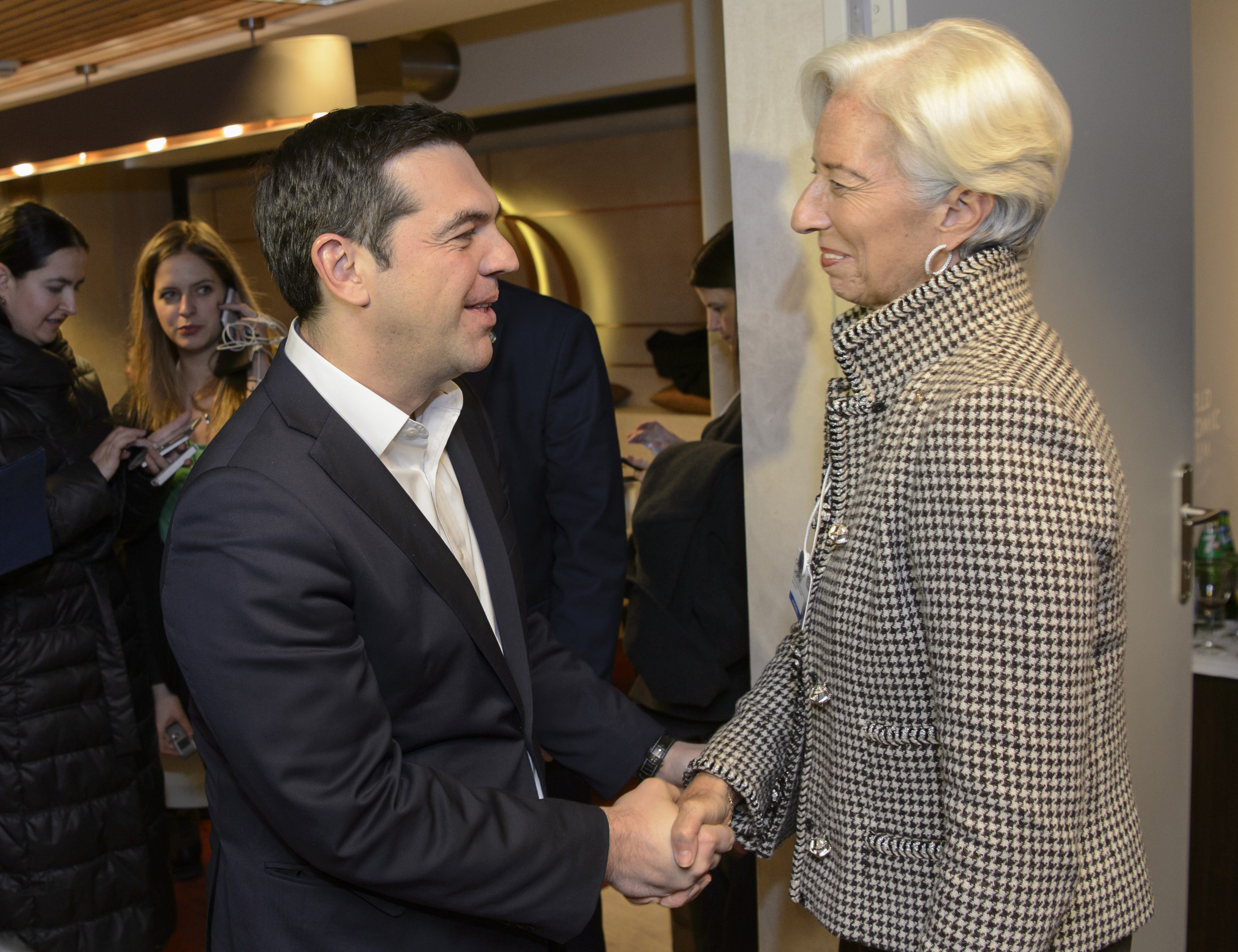 Αμεσο προσδιορισμό μέτρων για το χρέος ζητούν Τσίπρας και Λαγκάρντ